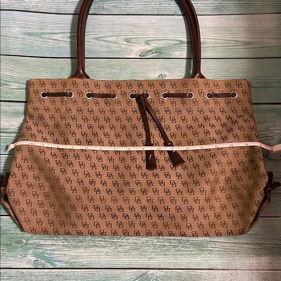 Dooney & Bourke Tan Monogram Tote Vintage 1990’s. EUC - Picture 9 of 11